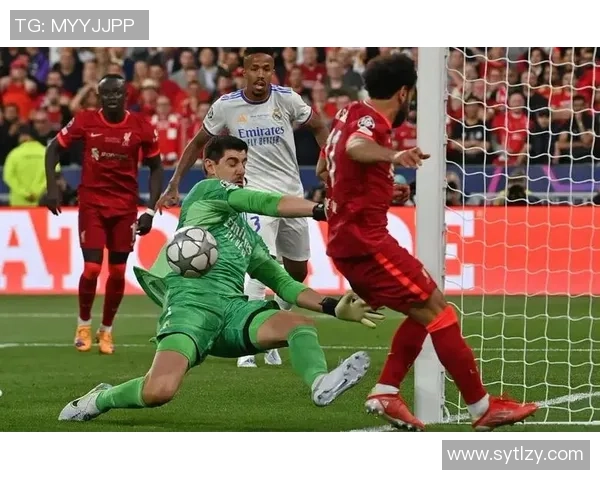 蒂博库尔图瓦用坚不可摧的守门艺术诠释顶级门将的极致荣耀